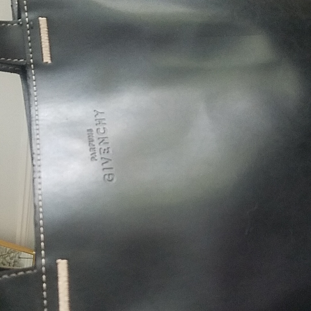 Givenchy Tote Shoulder Bag - Picture 3 of 17